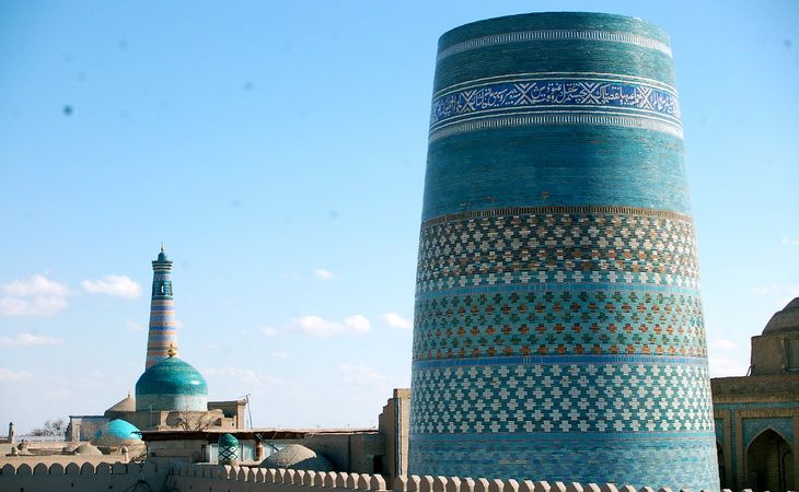 Минарет Кальта-Минор в Хиве — история, экскурсии, цены и режим работы (2026)