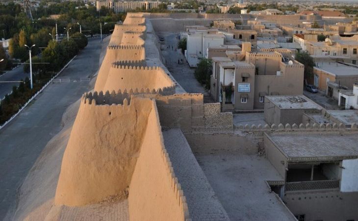 Ичан-Кала в Хиве: что посмотреть, цены на экскурсии и режим работы (полный гид 2026)