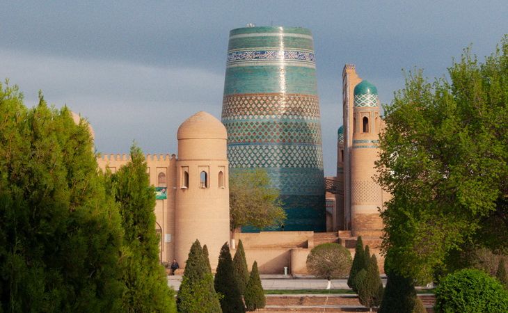 Минарет Кальта-Минор в Хиве — история, экскурсии, цены и режим работы (2026)