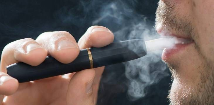 Узбекистанцам порекомендовали воздержаться от ввоза в Сингапур электронных сигарет и вейпов 