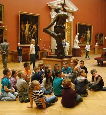 Бола билан музейга ташриф