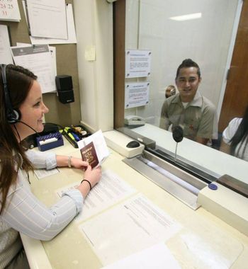 Элчихонадаги суҳбатда ўзингизни қандай тутиш керак ва қандай қилмаслик керак