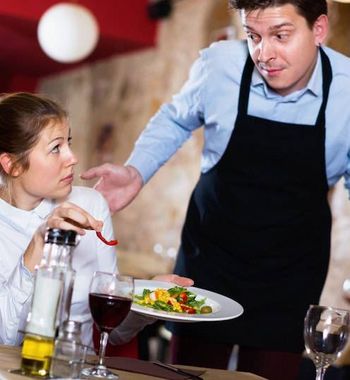 Чет элда ресторанда алданмаслик учун нима қилиш керак?