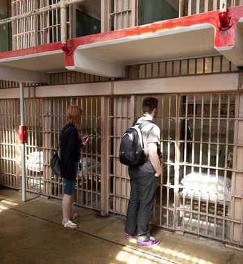 Қамоқ туризми — ҳаёт асалдек туюлмасин деб