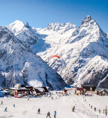 Домбайда дам олиш — тоғлар саргузаштлар билан учрашадиган жой