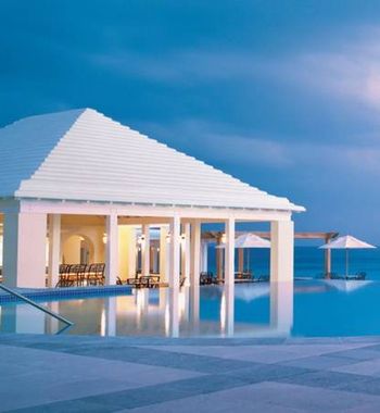 Бермуд оролларининг гулобранг қумли пляжларида дам олиш