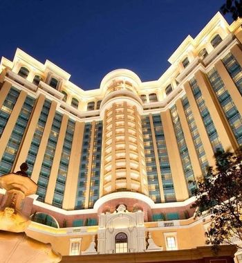 Прагада дам олиш учун энг яхши 5 та беш юлдузли меҳмонхона