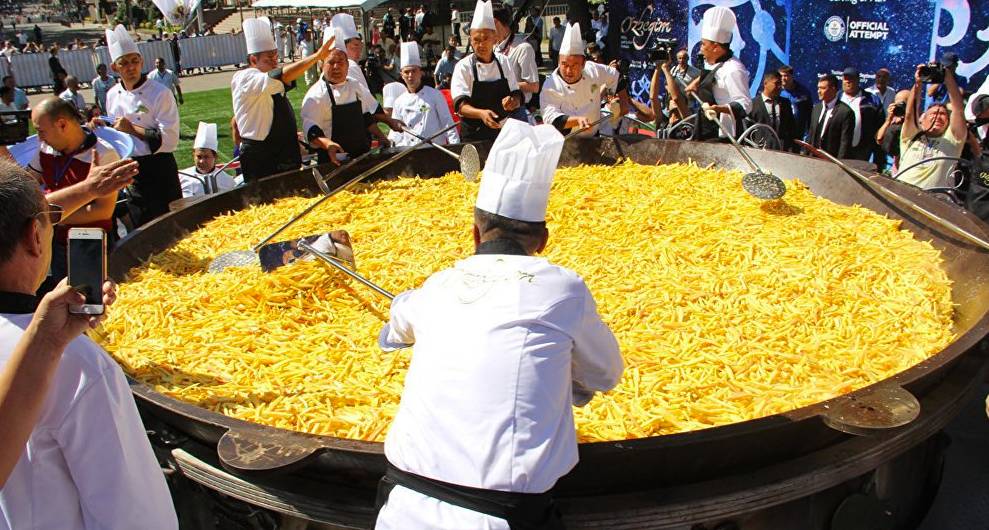 Фестиваль плова в Самарканде — праздник вкуса и традиций Фестиваль плова в Самарканде — праздник вкуса и традиций